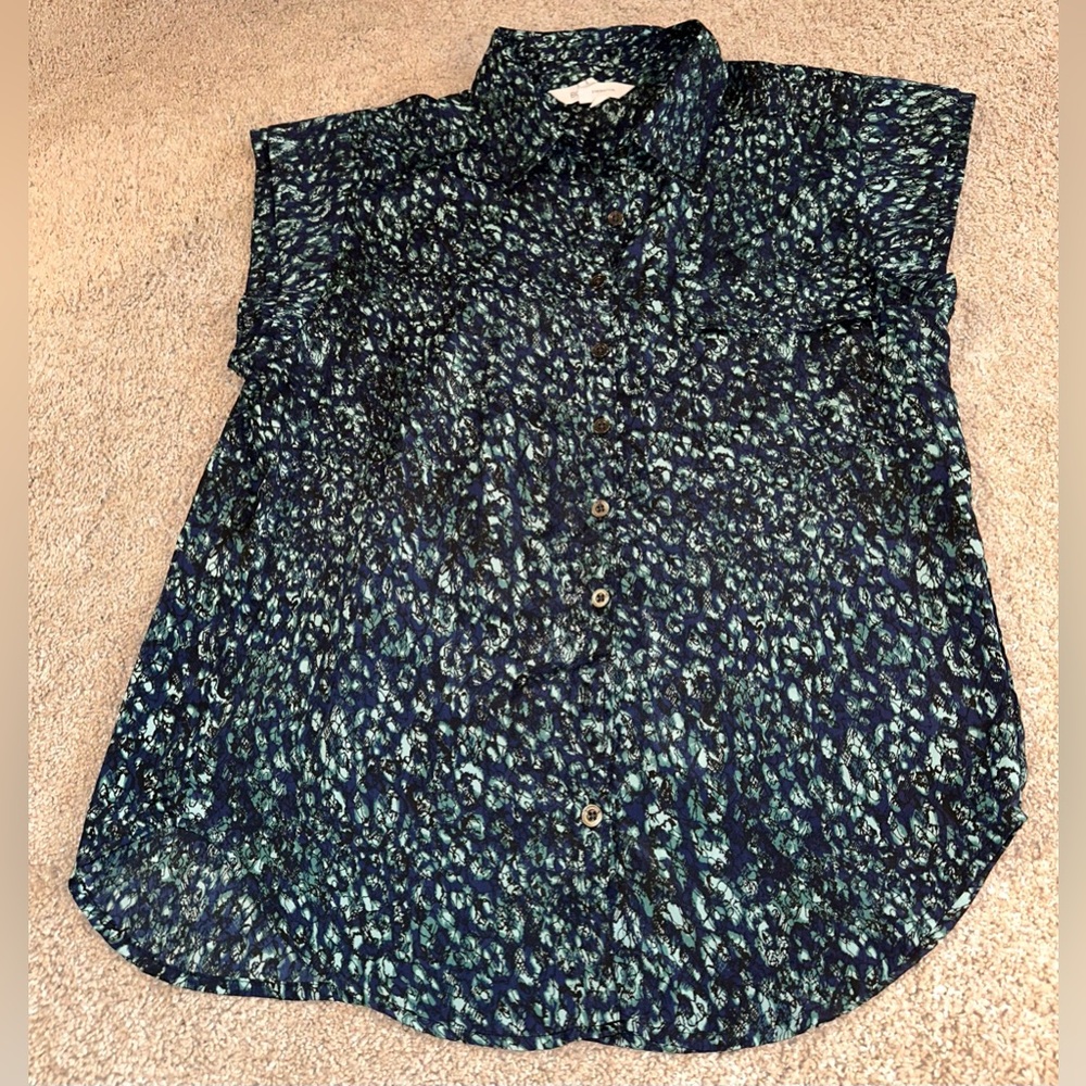 BCBGeneration Sleeveless Abstract Top Blouse. Size M